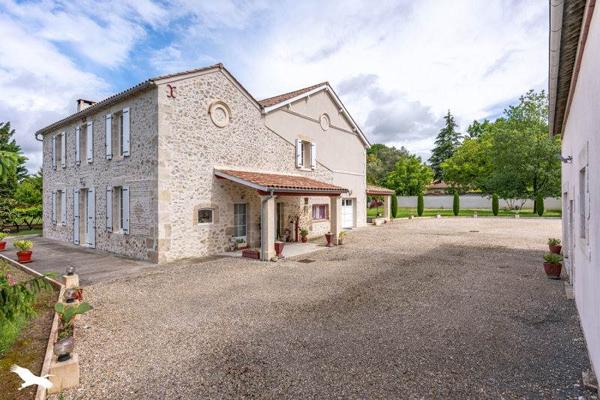 Maison à vendre 335 000 € Sainte-Bazeille 8 p 310 m² DPE B