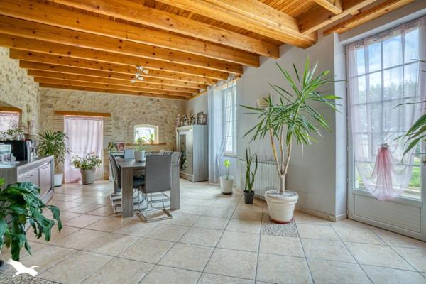 Maison à vendre 335 000 € Sainte-Bazeille 8 p 310 m² DPE B