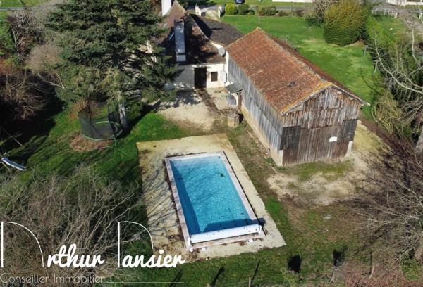 Belle maison en pierre avec piscine et séchoir