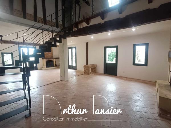 Belle maison en pierre avec piscine et séchoir