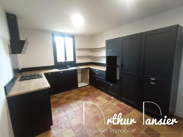 Belle maison en pierre avec piscine et séchoir