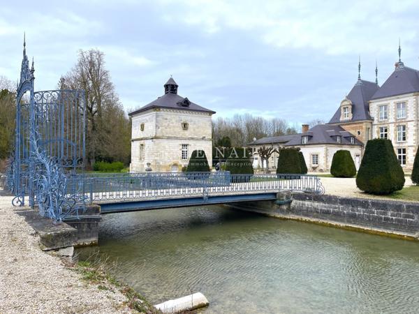 Magnifique château ISMH en Champagne, à vendre