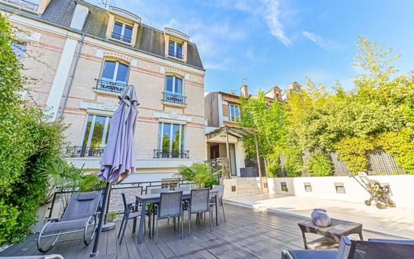Maison à vendre    6 pièces • 300 m2 Saint-Maurice