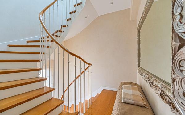 Maison à vendre    6 pièces • 300 m2 Saint-Maurice
