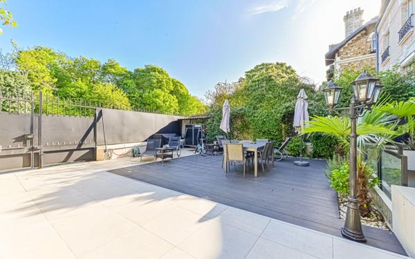 Maison à vendre    6 pièces • 300 m2 Saint-Maurice