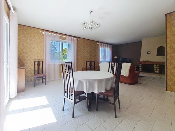 Vaste maison familiale - chambres au calme à Saint Chef sur un grand terrain paysager de 2121 m²