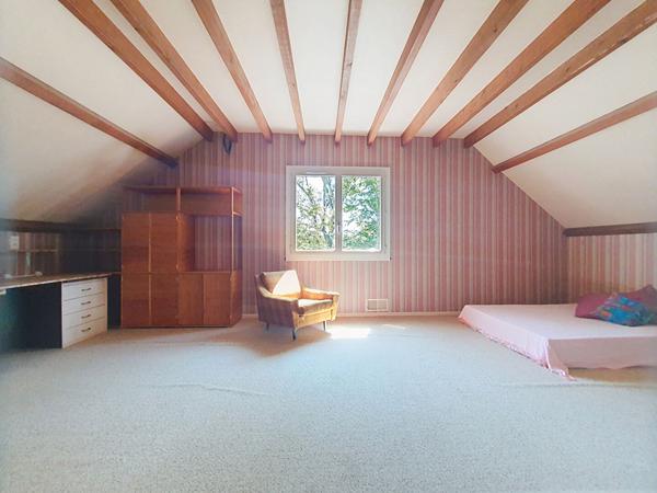 Vaste maison familiale - chambres au calme à Saint Chef sur un grand terrain paysager de 2121 m²