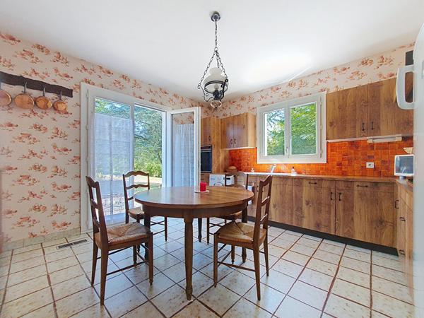 Vaste maison familiale - chambres au calme à Saint Chef sur un grand terrain paysager de 2121 m²