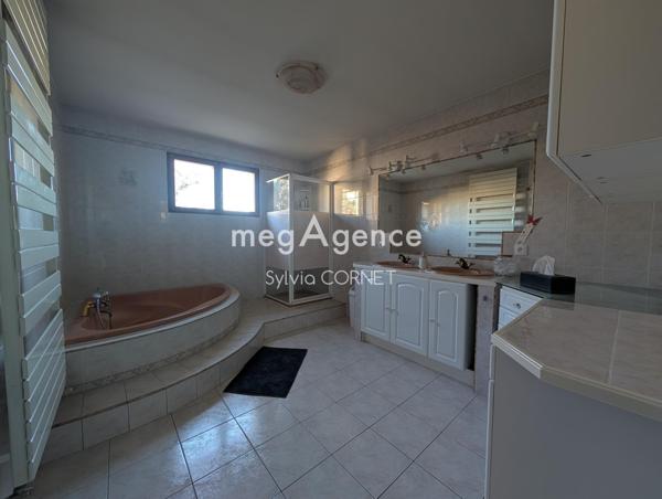 Maison à Lagnieu, 01150 - 4 pièces 190m²