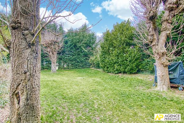 Le Chesnay limite Versailles Rive-Droite Appartement 7 pièces 271 m² carrez situé au 3ème étage d'un immeuble Haussmannien avec ascenseur, cave et jardin partagé €2 360 000 ** - Référence 27187
