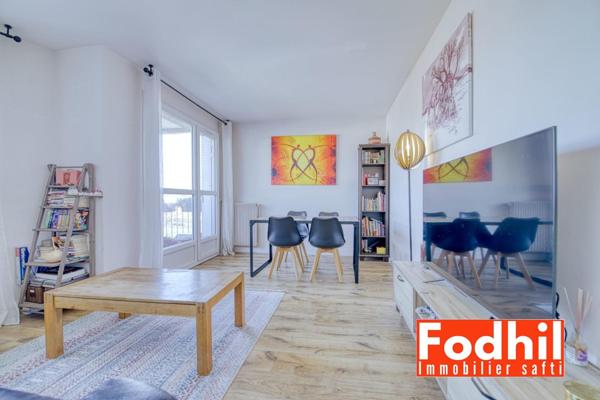 Appartement 4 pièces de 75 m² avec cave et parking en sous-sol.
