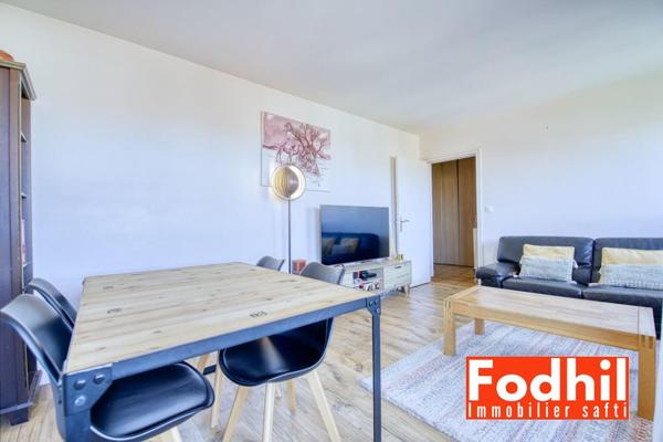 Appartement 4 pièces de 75 m² avec cave et parking en sous-sol.