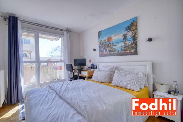 Appartement 4 pièces de 75 m² avec cave et parking en sous-sol.