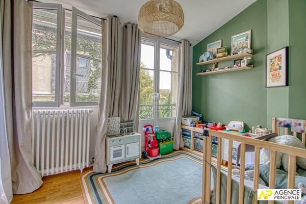 Versailles Ermitage Appartement duplex 4 pièces 91 m² au sol 2ème et dernier étage €699 000 ** - Référence 25528