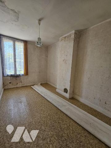 Le Cateau CAMBRESIS , 1 maison à rénover et une ancienne salle de cinéma