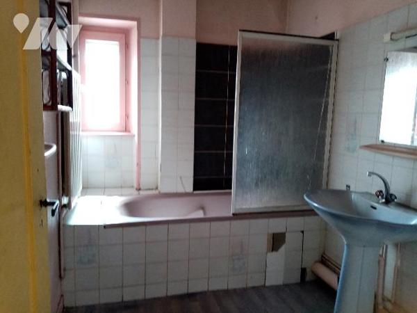 au 2ème et 3ème étage  : appartement F4 atypique en duplex , vue panoramique
Etat à conforter