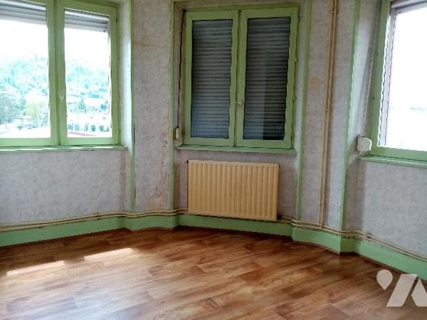 au 2ème et 3ème étage  : appartement F4 atypique en duplex , vue panoramique
Etat à conforter