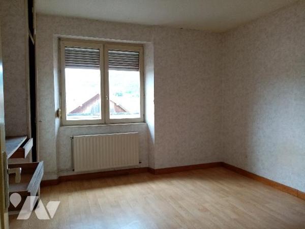 au 2ème et 3ème étage  : appartement F4 atypique en duplex , vue panoramique
Etat à conforter