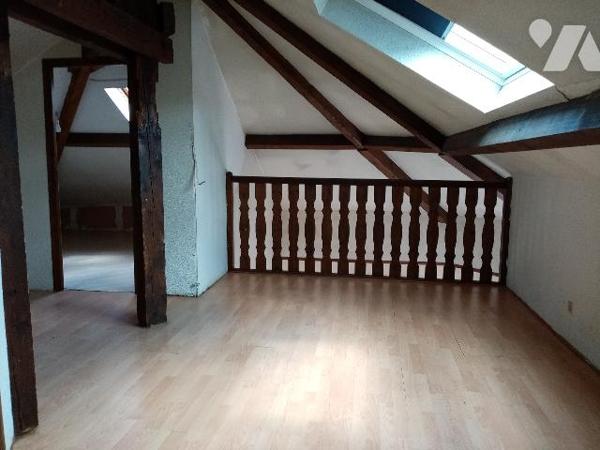 au 2ème et 3ème étage  : appartement F4 atypique en duplex , vue panoramique
Etat à conforter
