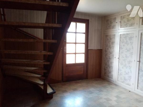 au 2ème et 3ème étage  : appartement F4 atypique en duplex , vue panoramique
Etat à conforter