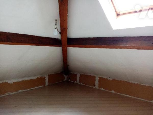 au 2ème et 3ème étage  : appartement F4 atypique en duplex , vue panoramique
Etat à conforter