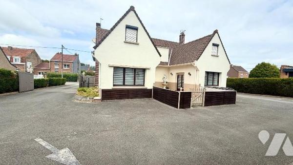 Maison à Vendre à Hazebrouck en EXCLUSIVITE chez votre notaire

Cette maison d'une surface ha...