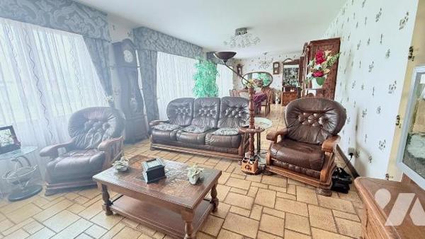 Maison à Vendre à Hazebrouck en EXCLUSIVITE chez votre notaire

Cette maison d'une surface ha...