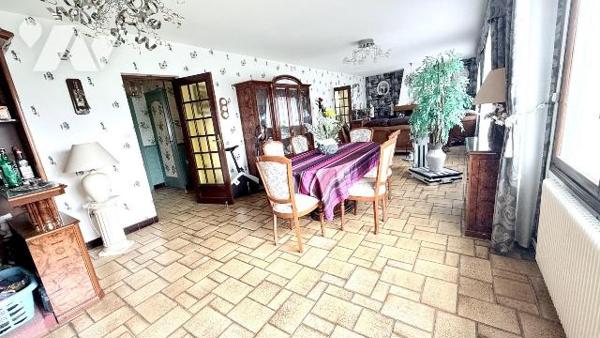 Maison à Vendre à Hazebrouck en EXCLUSIVITE chez votre notaire

Cette maison d'une surface ha...
