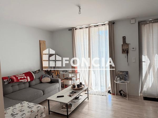 Location Appartement 3 pièces 69.79 m² - 7 PLACE DU PIGEONNIER Marthon 16380