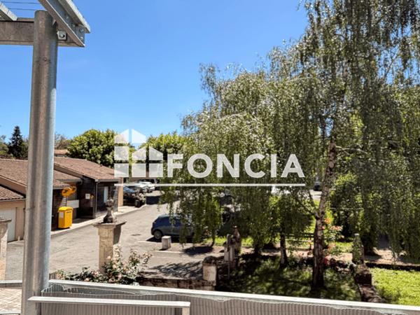 Location Appartement 3 pièces 69.79 m² - 7 PLACE DU PIGEONNIER Marthon 16380