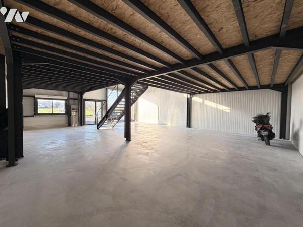 Local d'activité artisanal neuf de 209 m² à Theix proche Vannes.