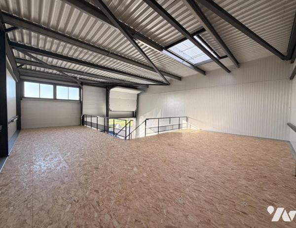 Local d'activité artisanal neuf de 209 m² à Theix proche Vannes.