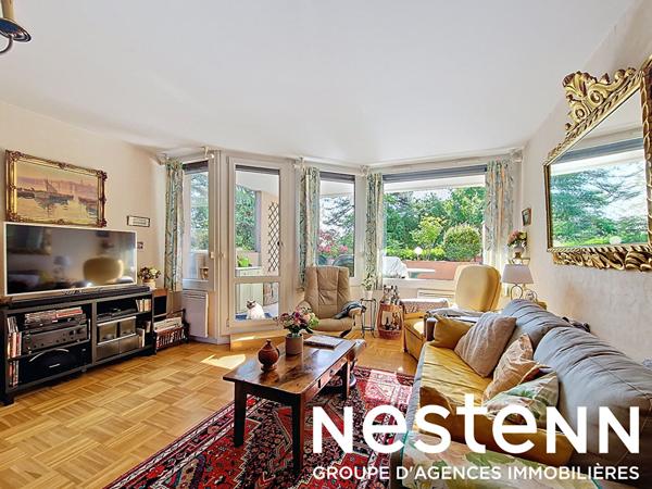 Appartement traversant à vendre à OULLINS 5 pièces de 101,73m² habitables avec 2 terrasses, cave et garage.