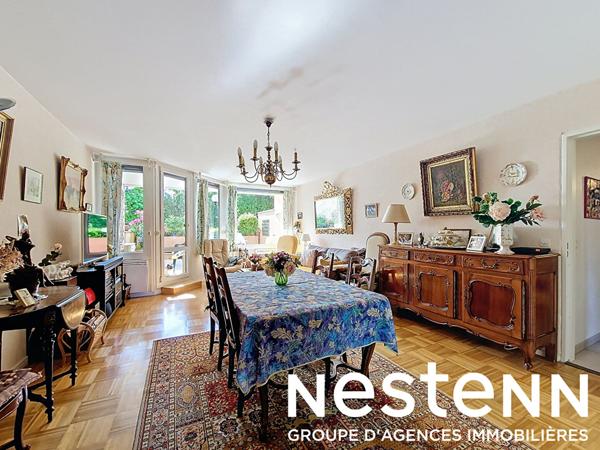 Appartement traversant à vendre à OULLINS 5 pièces de 101,73m² habitables avec 2 terrasses, cave et garage.