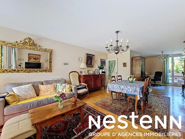 Appartement traversant à vendre à OULLINS 5 pièces de 101,73m² habitables avec 2 terrasses, cave et garage.