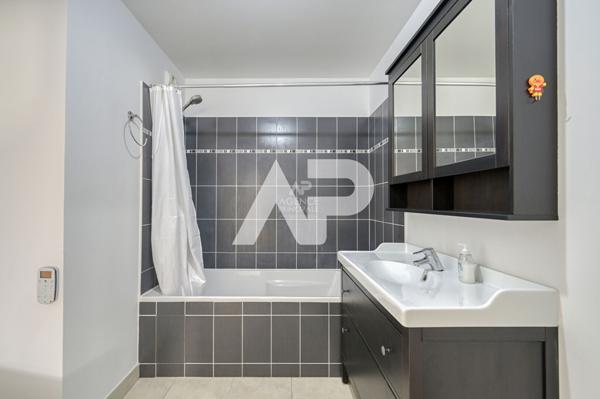 Appartement Nanterre 4 pièce(s) 76 m2 Loyer 1 620 €/mois charges comprises **  - Référence  15483