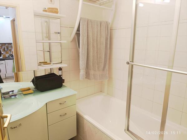 Centre de Hendaye T2 avec balcon et place de parking couverte