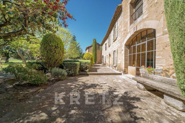 Domaine de 28 hectares entre Saint-Rémy-de-Provence et Avignon – Projet de propriété d’exception en
