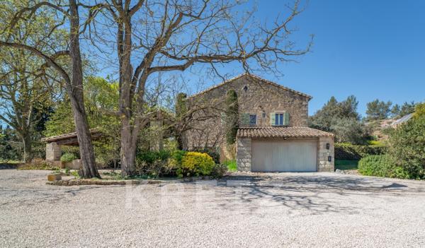 Domaine de 28 hectares entre Saint-Rémy-de-Provence et Avignon – Projet de propriété d’exception en