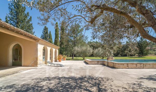 Domaine de 28 hectares entre Saint-Rémy-de-Provence et Avignon – Projet de propriété d’exception en