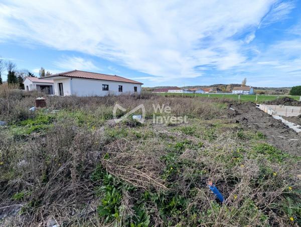 Terrain plat à bâtir de 590 m².