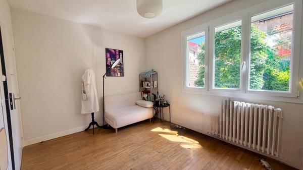 Maison de ville avec terrasse, balcon, jardin et gd garage en hyper centre de Clermont Ferrand