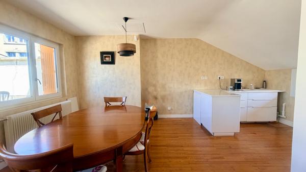 Maison de ville avec terrasse, balcon, jardin et gd garage en hyper centre de Clermont Ferrand
