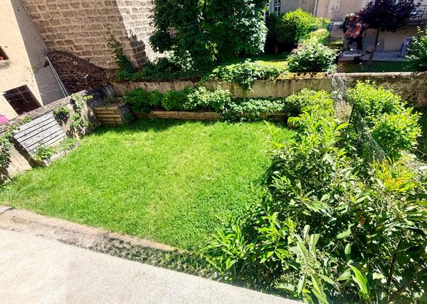 Maison de ville avec terrasse, balcon, jardin et gd garage en hyper centre de Clermont Ferrand