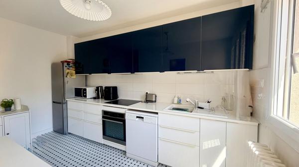 Maison de ville avec terrasse, balcon, jardin et gd garage en hyper centre de Clermont Ferrand