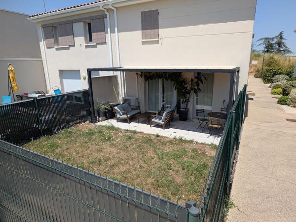Maison récente avec jardin, pergola, garage et parking dans résidence