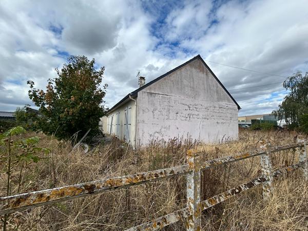 EXCLUSIVITE ZAMBON ENTREPRISES - MAYENNE - MAISON À RÉHABILITER - TERRAIN D'ENVIRON 1 000 M² , Mayenne