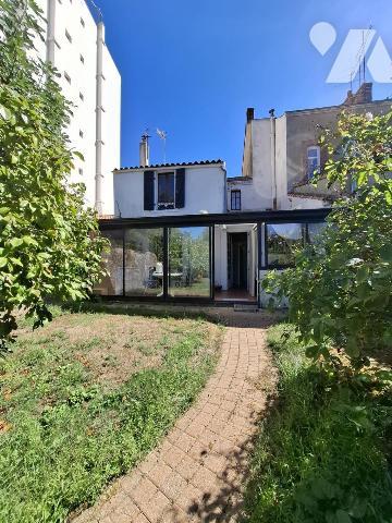 Ensemble immobilier à usage professionnel ou d'habitation: Proximité Gare