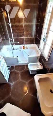 VIC-FEZENSAC maison de ville à jardin et piscine