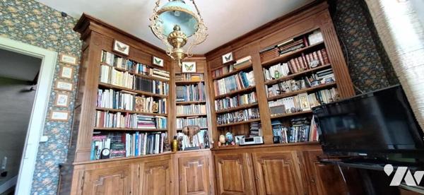 VIC-FEZENSAC maison de ville à jardin et piscine